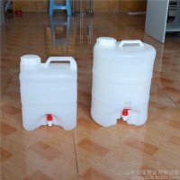 新佳10公斤化工桶10升酒桶10L酱油醋桶山东带水嘴塑料桶厂家